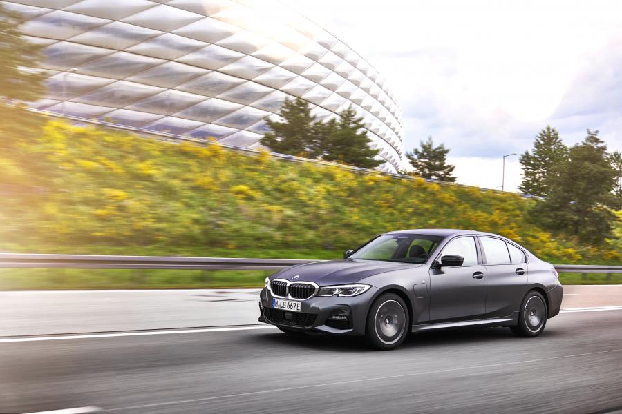  BMW 330e M Sport (G20) 2019 года  (WW) (фото 21 из 40)